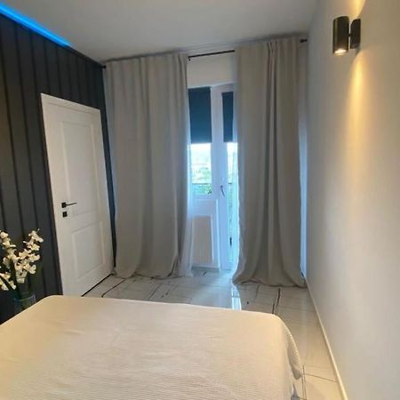 Q Luxury Apartment - Palas Center Iasi Esterno foto